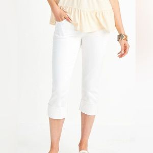 Maurices  White Button Fly Cuffed Capri Size 10‎
